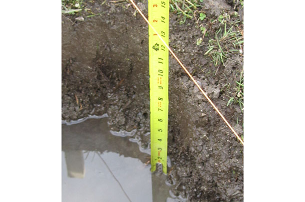 String line and string-line level to determine the height of the water