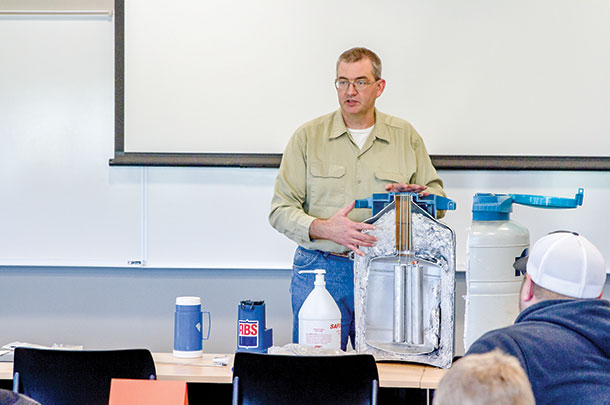 George Perry explains what happens inside a semen tank